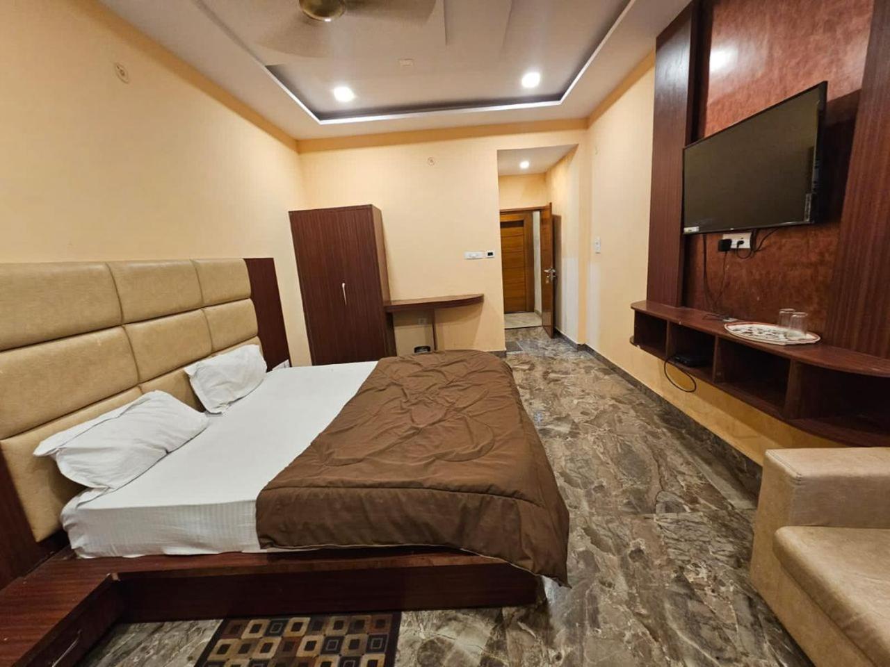 Hotel Aditya Inn Váránaszi Kültér fotó